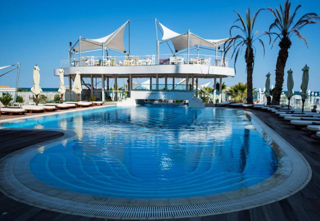 VA Studios @ White Tower Mamaia