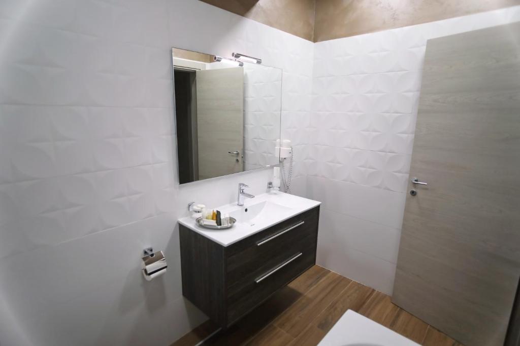 VA Studios @ White Tower Mamaia